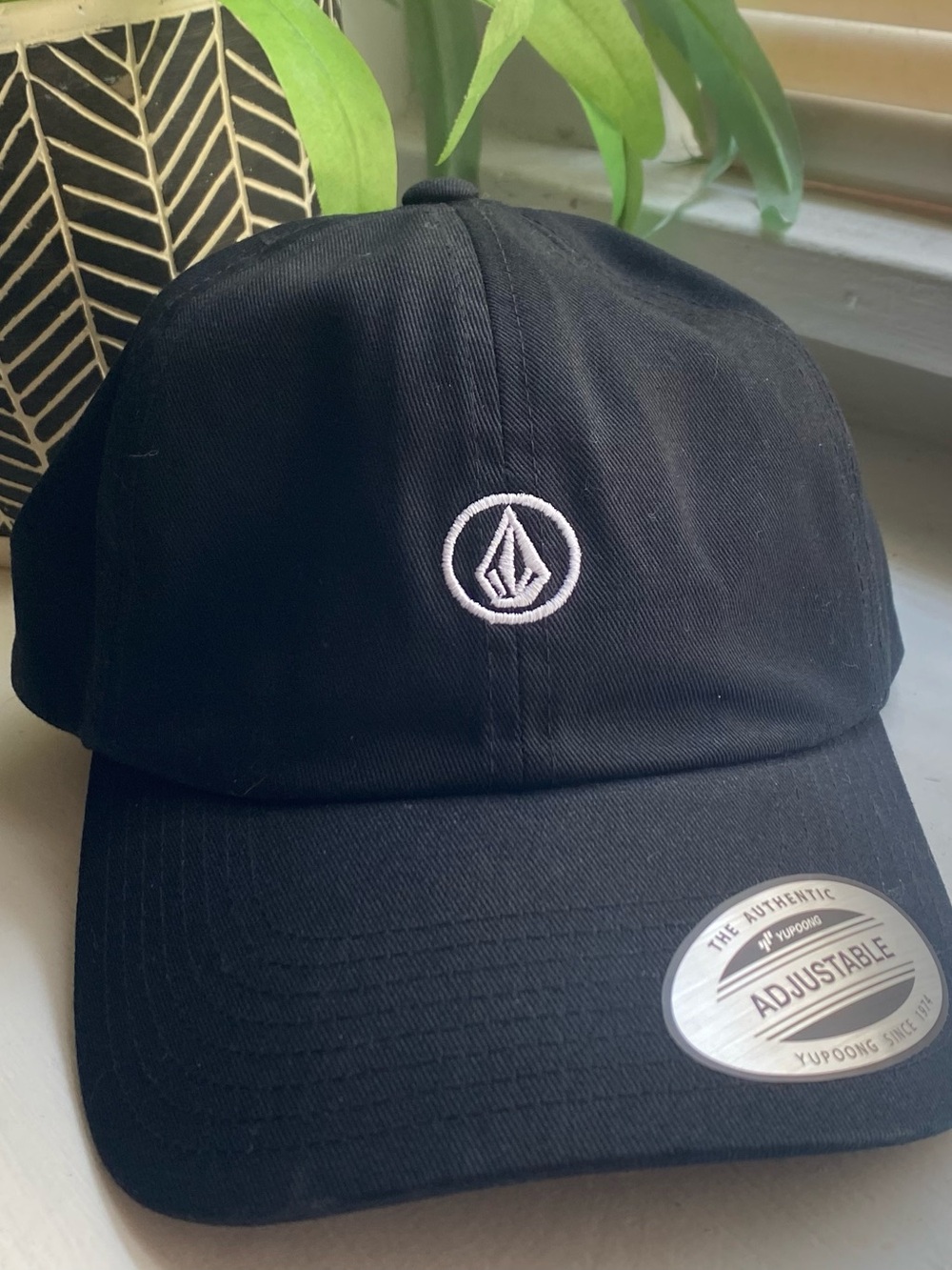 VOLCOM Strap Back Dad Hat Baseball Cap *NEW WITH TAGS*